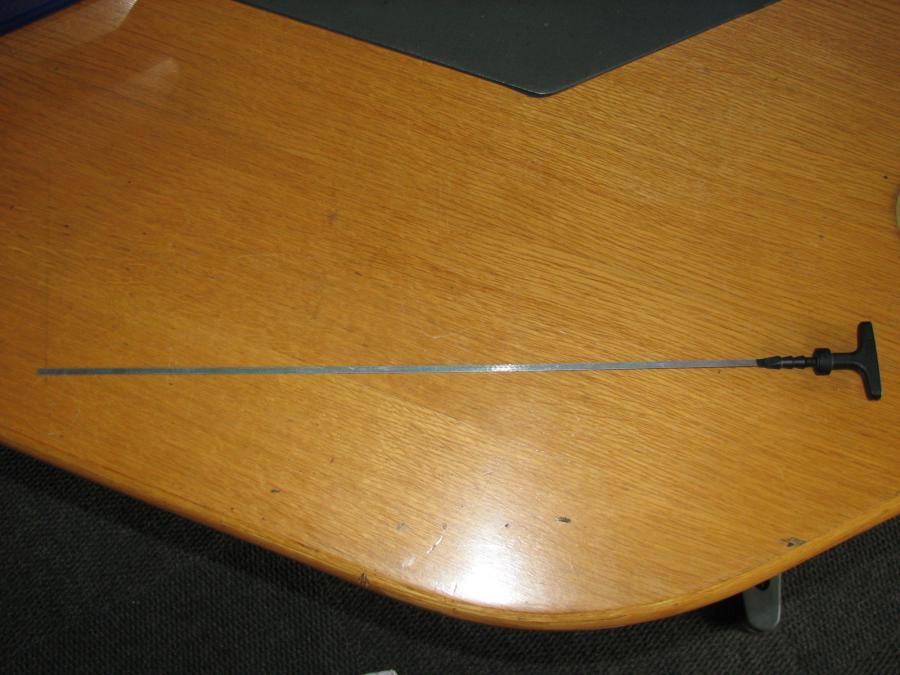 lexus-v8-engine-dipstick